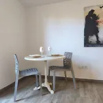 2 A 3 Personnes Climatise Avec Patio Apartment
