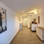 2 A 3 Personnes Climatise Avec Patio Apartment