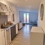 2 A 3 Personnes Climatise Avec Patio