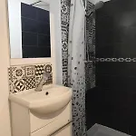 2 A 3 Personnes Climatise Avec Patio Apartment