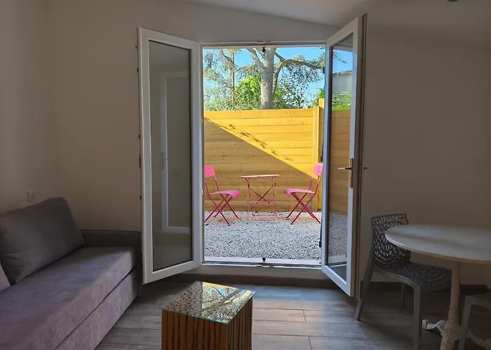 2 A 3 Personnes Climatise Avec Patio