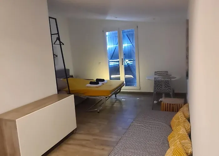 2 A 3 Personnes Climatise Avec Patio Διαμέρισμα *